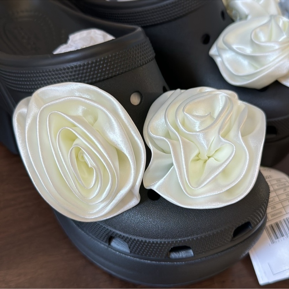 🌸NEW SIREN CLOG CROCS Rossette Black Women’s Size 8 With Tags. - Picture 2 of 11